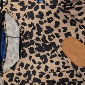 Pink clover Abby button back knit top. Size L